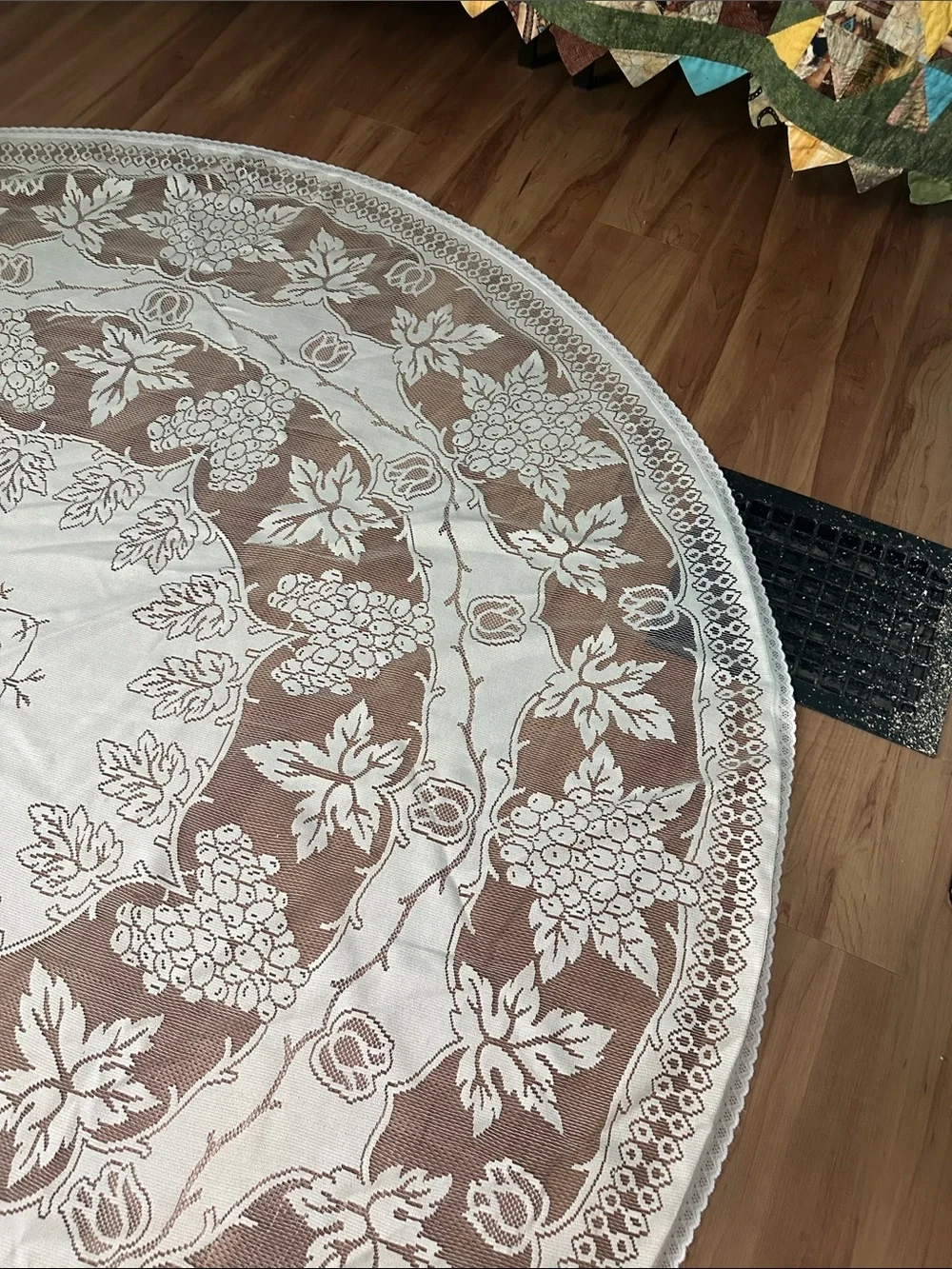Vintage 81” Round Lace Tablecloth - Cream with Grapevine Pattern - Pristine